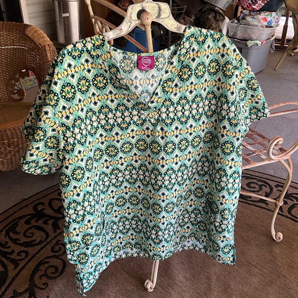 Divine curves, size 3X scrub top
